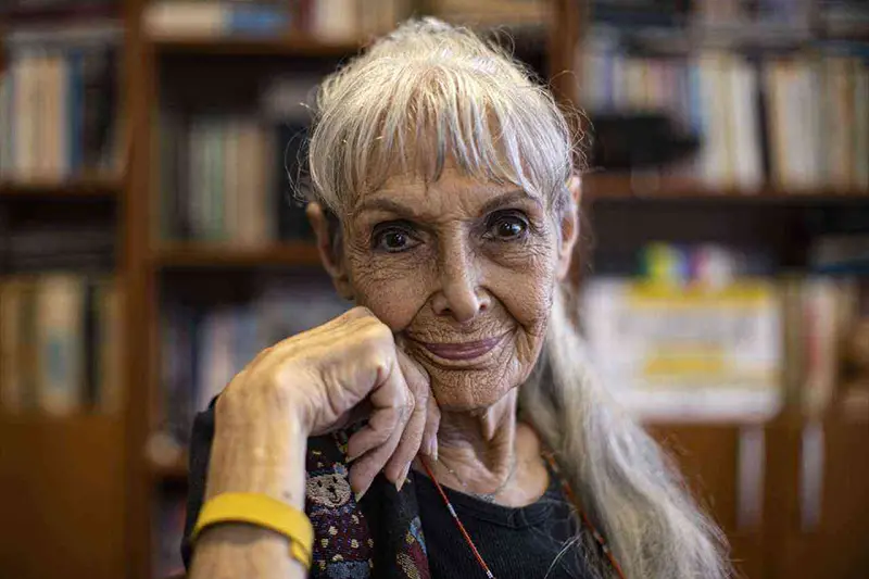 sadri_alisik_suna_selen