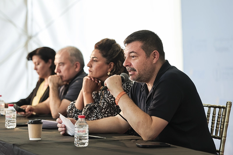 AUFF_Yeni_Dalga_m___Durgunluk_mu__Bu_Gi__e_Bizi_Kurtar__r_m___Paneli