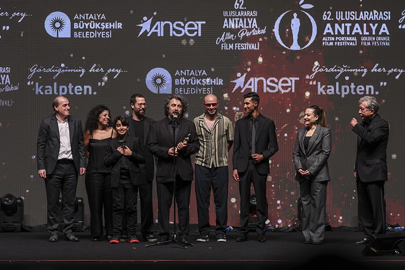 Altin_portakal_tavsan_imparatorlugu_film_ekibi